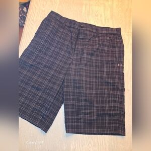 Under Armour Men's Dark Plaid Shorts Sz 32 Golf